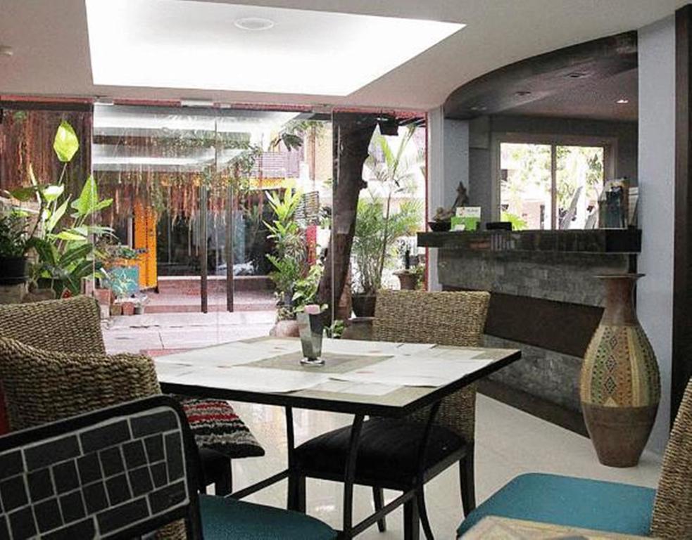 Oasis Inn Bangkok Buitenkant foto